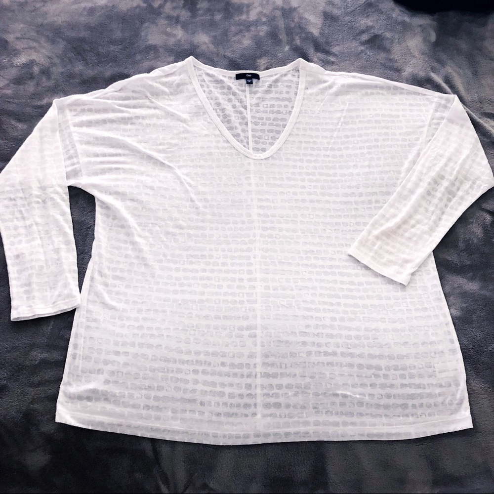 GAP white patterned top